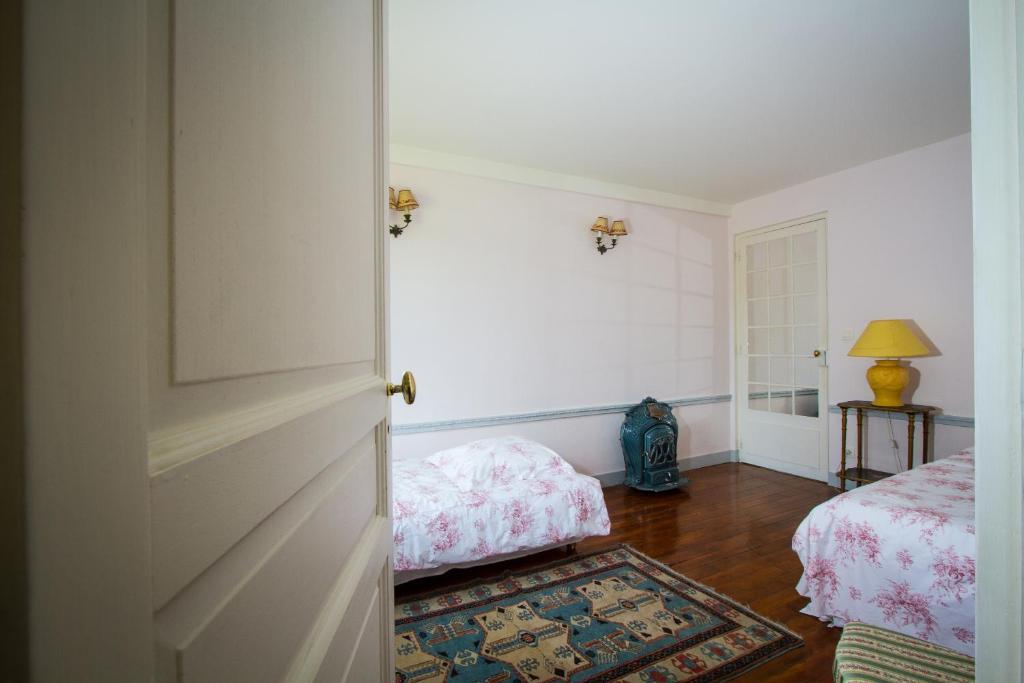Chateau De La Madeleine Acomodação com café da manhã Pressagny-lʼOrgeuilleux Quarto foto