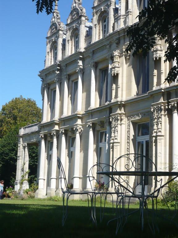 Chateau De La Madeleine Acomodação com café da manhã Pressagny-lʼOrgeuilleux Exterior foto