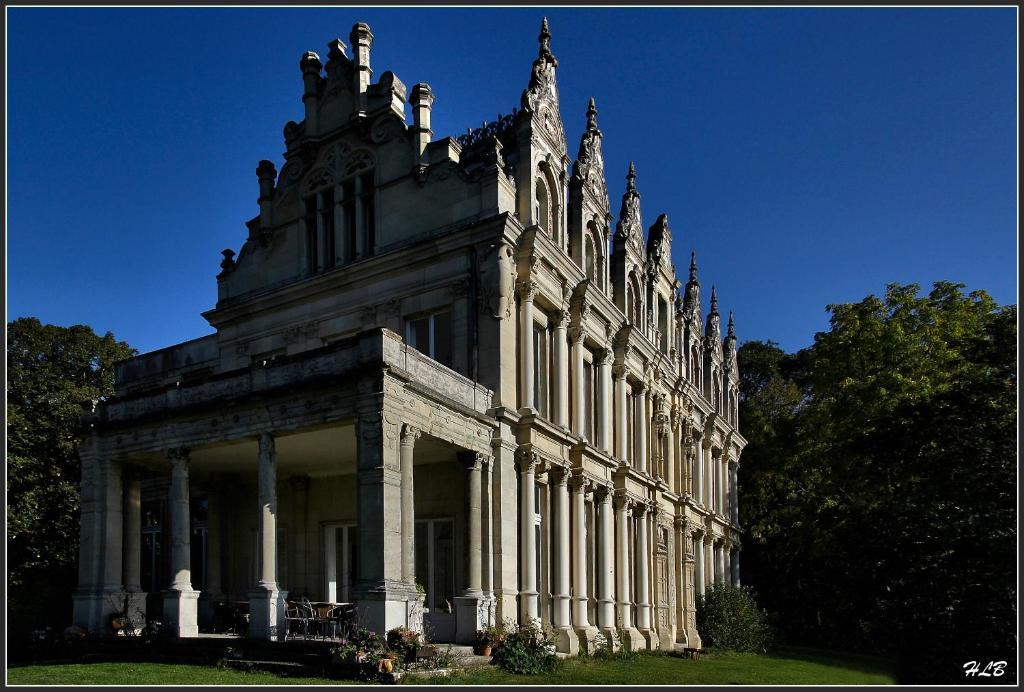 Chateau De La Madeleine Acomodação com café da manhã Pressagny-lʼOrgeuilleux Exterior foto