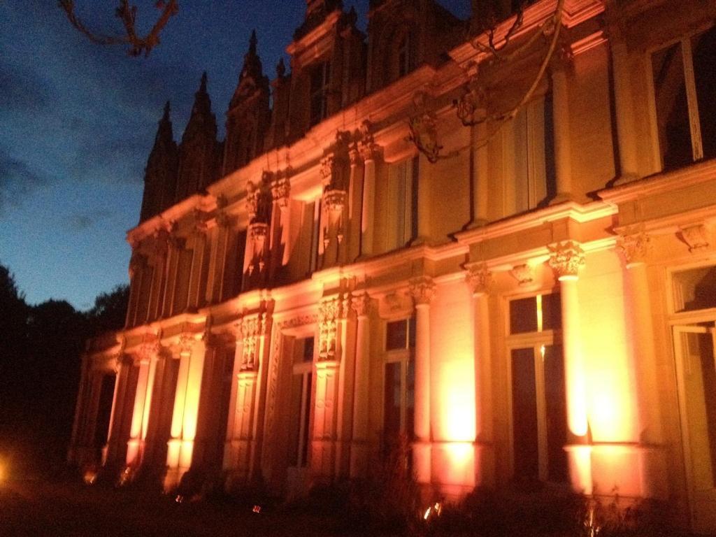 Chateau De La Madeleine Acomodação com café da manhã Pressagny-lʼOrgeuilleux Exterior foto