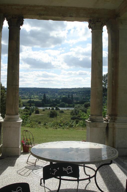 Chateau De La Madeleine Acomodação com café da manhã Pressagny-lʼOrgeuilleux Exterior foto