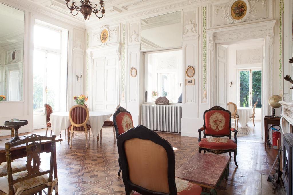 Chateau De La Madeleine Acomodação com café da manhã Pressagny-lʼOrgeuilleux Exterior foto