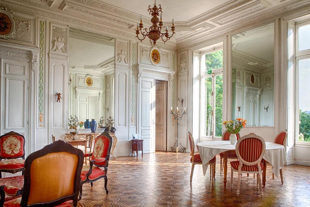 Chateau De La Madeleine Acomodação com café da manhã Pressagny-lʼOrgeuilleux Exterior foto